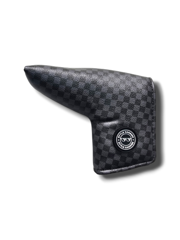 Checkers color for blade putter and magnet closure