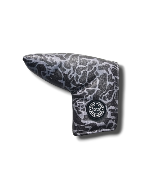 Dark cement design for blade putter and magnetic closure