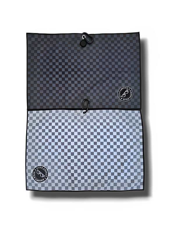 Checker design magnetic golf towel that reversible